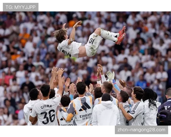 欧足联“尊重计划”走进马德里学校,莫德里奇担任公益大使 欧足联“尊重计划”走进马德里学校,莫德里奇担任公益大使